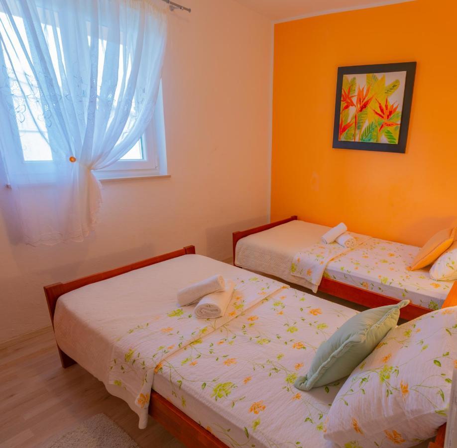 Apartment Tony - 2Bdr Beachfront Jadrija Exterior photo